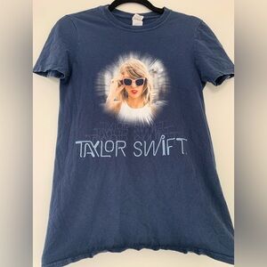 Vintage Taylor Swift American Singer the 1989 World Tour T-shirt